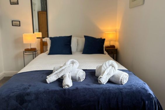 Room 14 - Double Room - bed