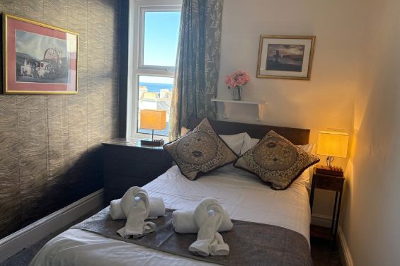 Room 10 - Double Room - window